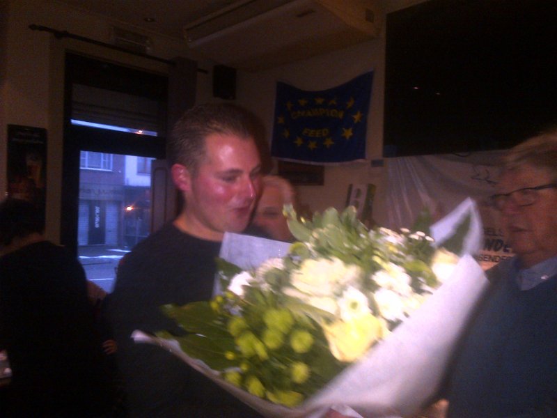 IMG-20170108-01196.jpg - Hij won met 70 punten en totaal gewicht van 9.646 gr, deze werd uitgebreid in de bloemen gezet