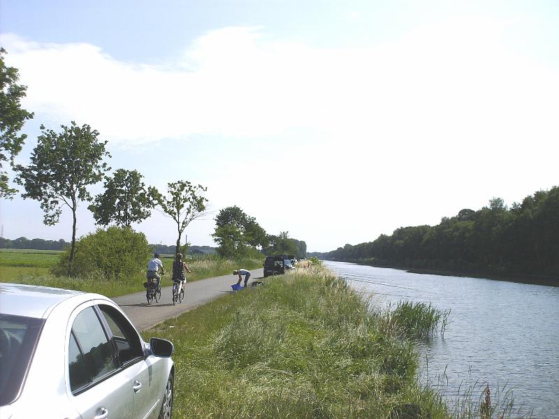 VLL-22-6-08.JPG - Mijn linkse geburen, wedstrijd criterium van Limburg op Kempisch kanaal op 22 juni 2008